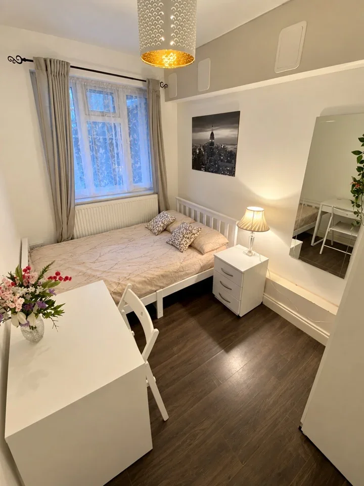 Room Donegal Street in Greater London