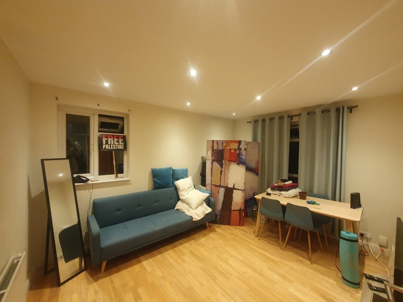 Room Junction Road in Greater London