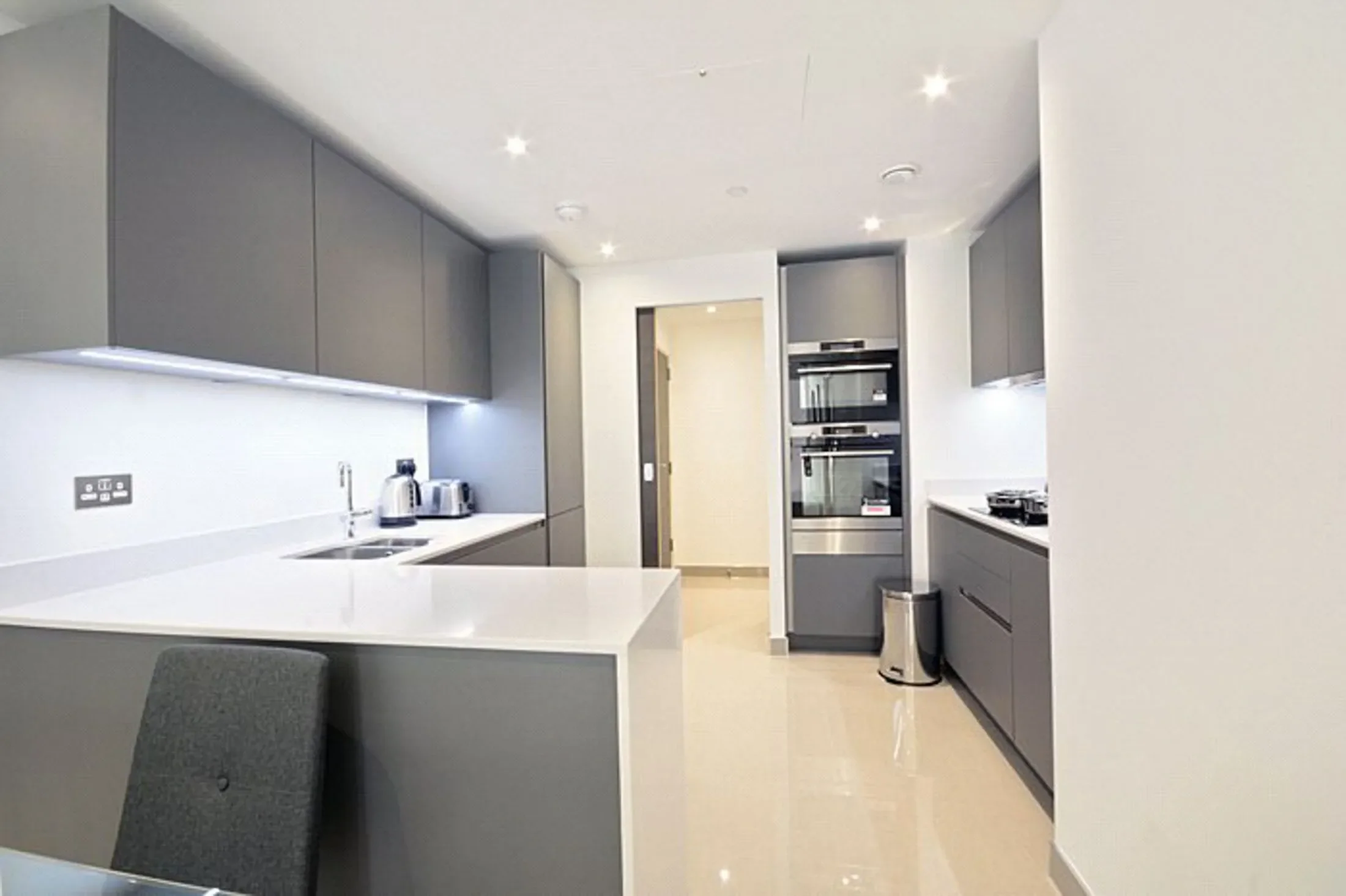 Flat Milcote Street in Greater London