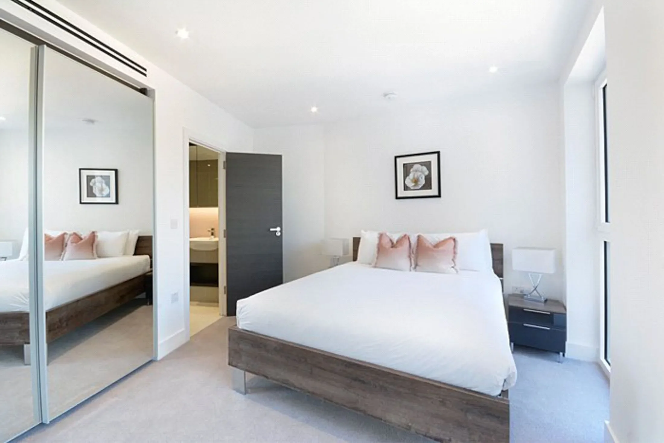 Flat Milcote Street in Greater London