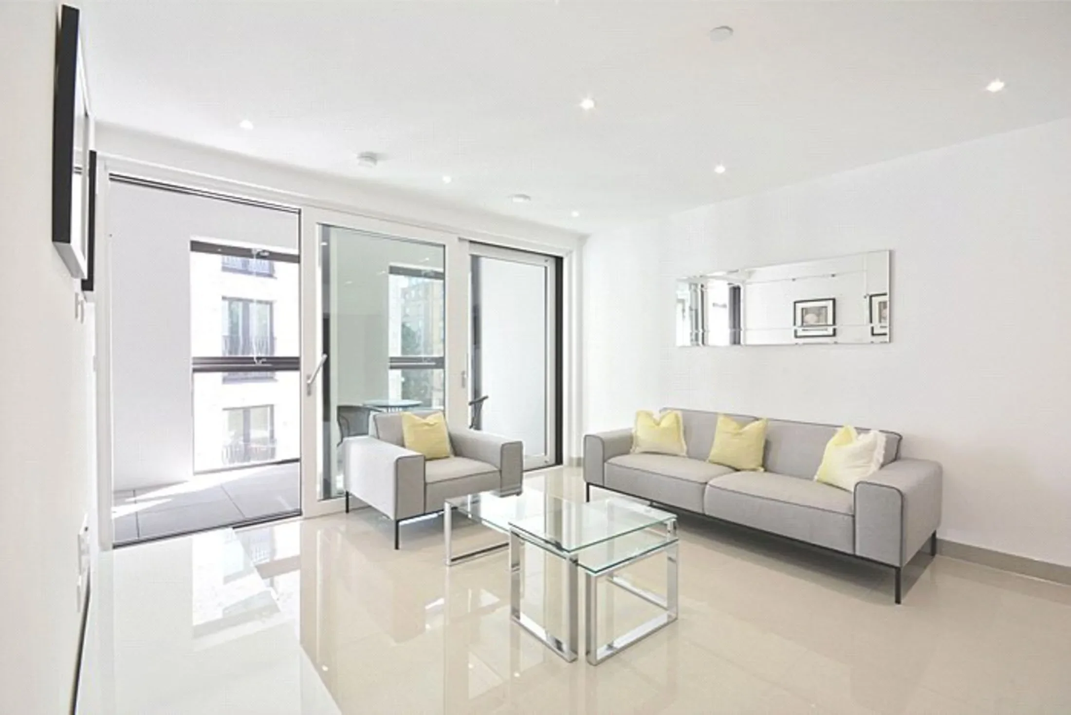 Flat Milcote Street in Greater London