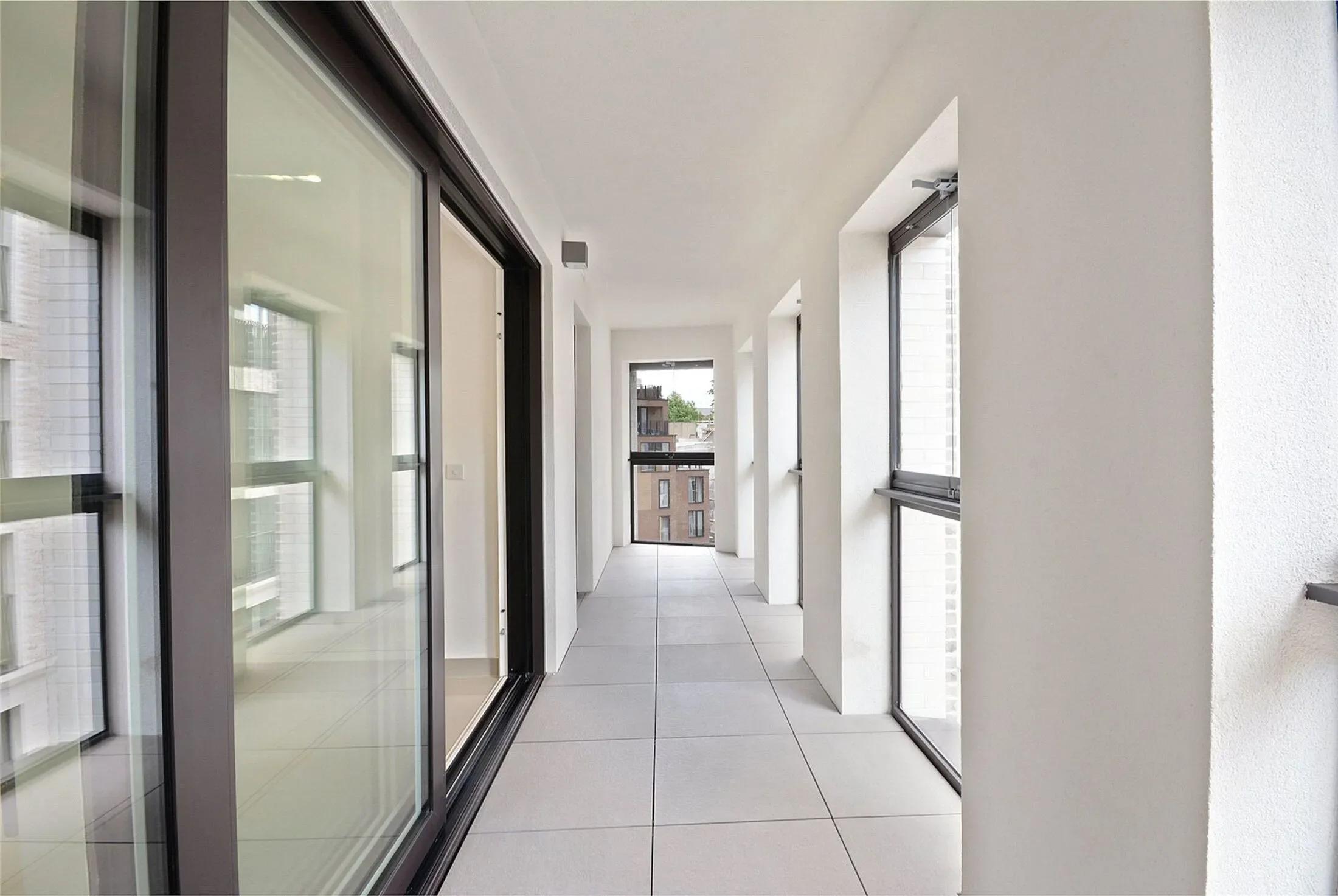 Flat Milcote Street in Greater London