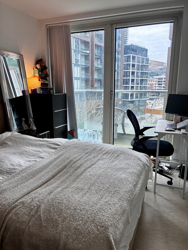 Room Lincoln Plaza in Greater London
