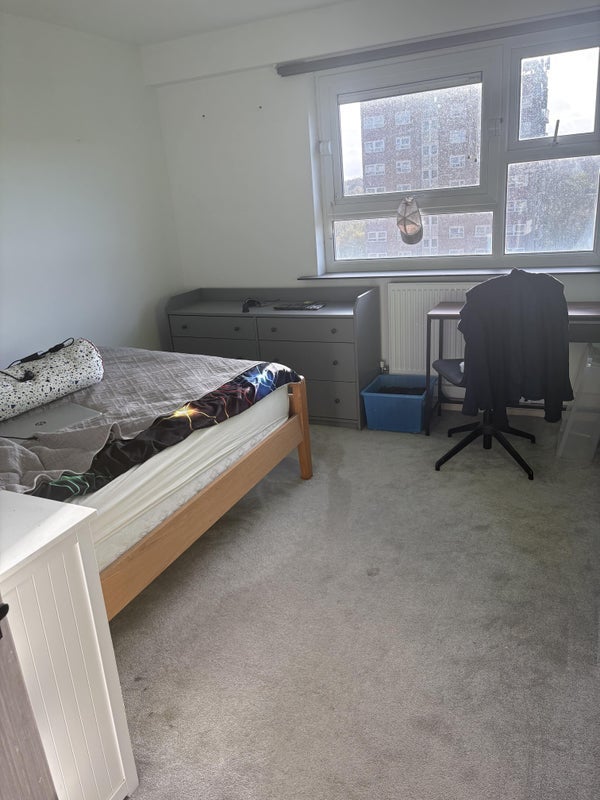 Room Barncroft Towers in Leeds