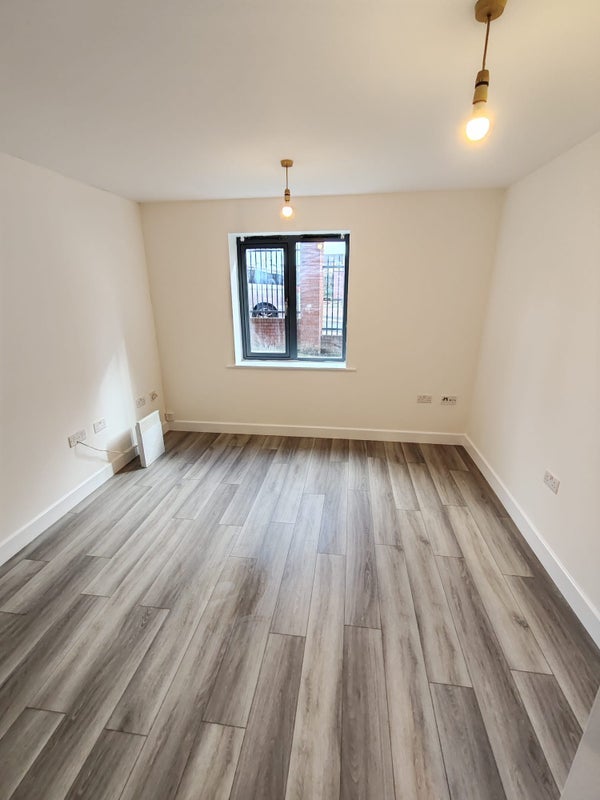 Flat Ellerby Road in Leeds