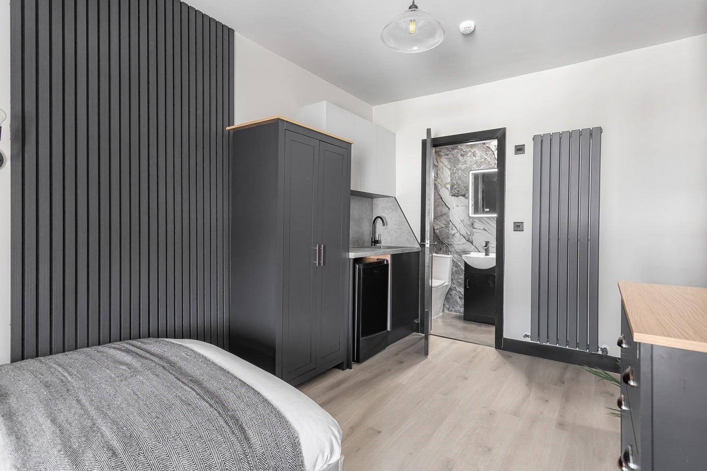 Room Richmond Road in Greater London