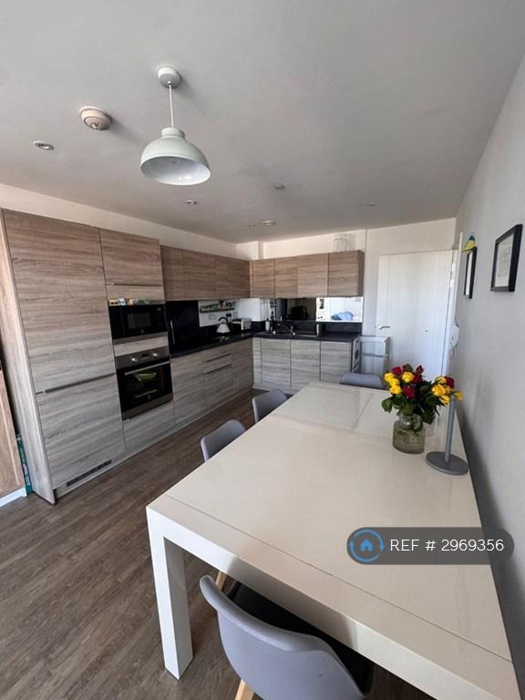 Flat Naomi Street in Greater London