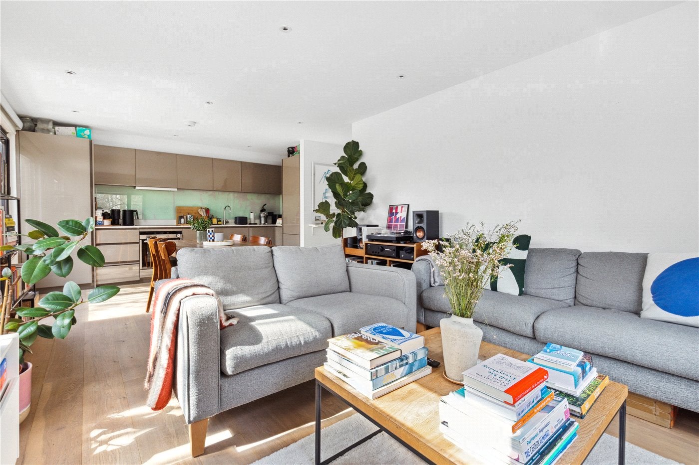 Flat Rotherfield Street in Greater London