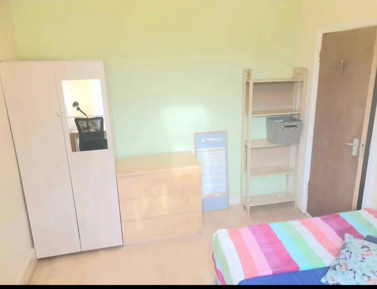 Room Kimberley Gardens in Greater London