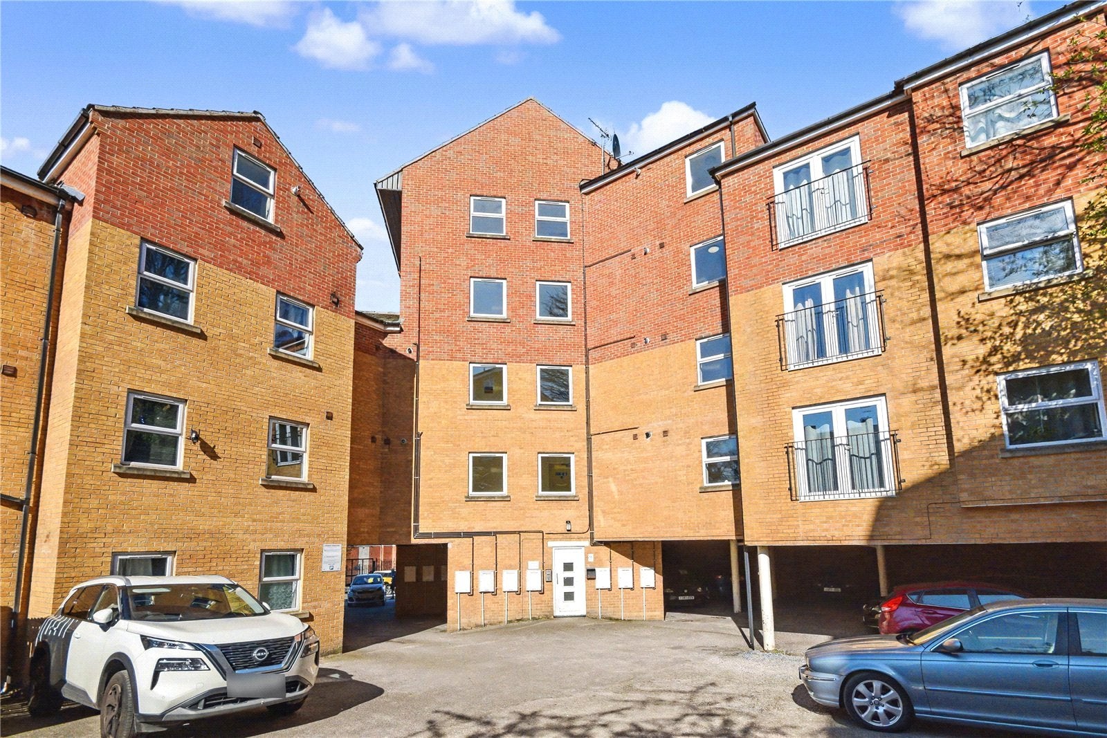 Flat Love Lane Terrace in Wakefield