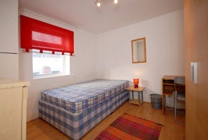 Flat Amity Road in Greater London