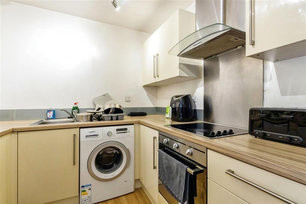 Flat Regent Court in Nottingham