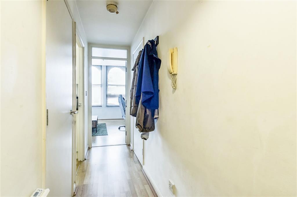 Flat Regent Court in Nottingham