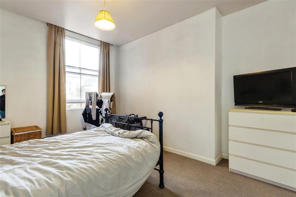Flat Regent Court in Nottingham