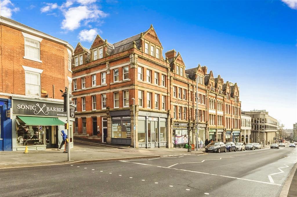 Flat Regent Court in Nottingham
