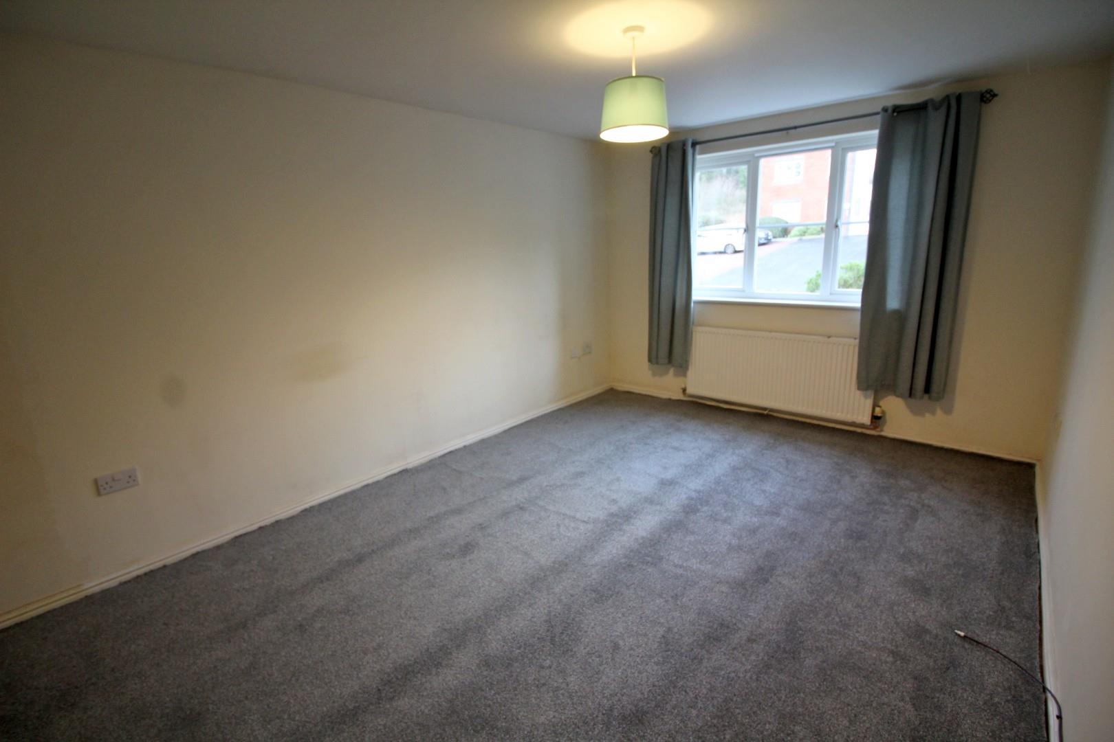 Flat Broadoaks in Bury