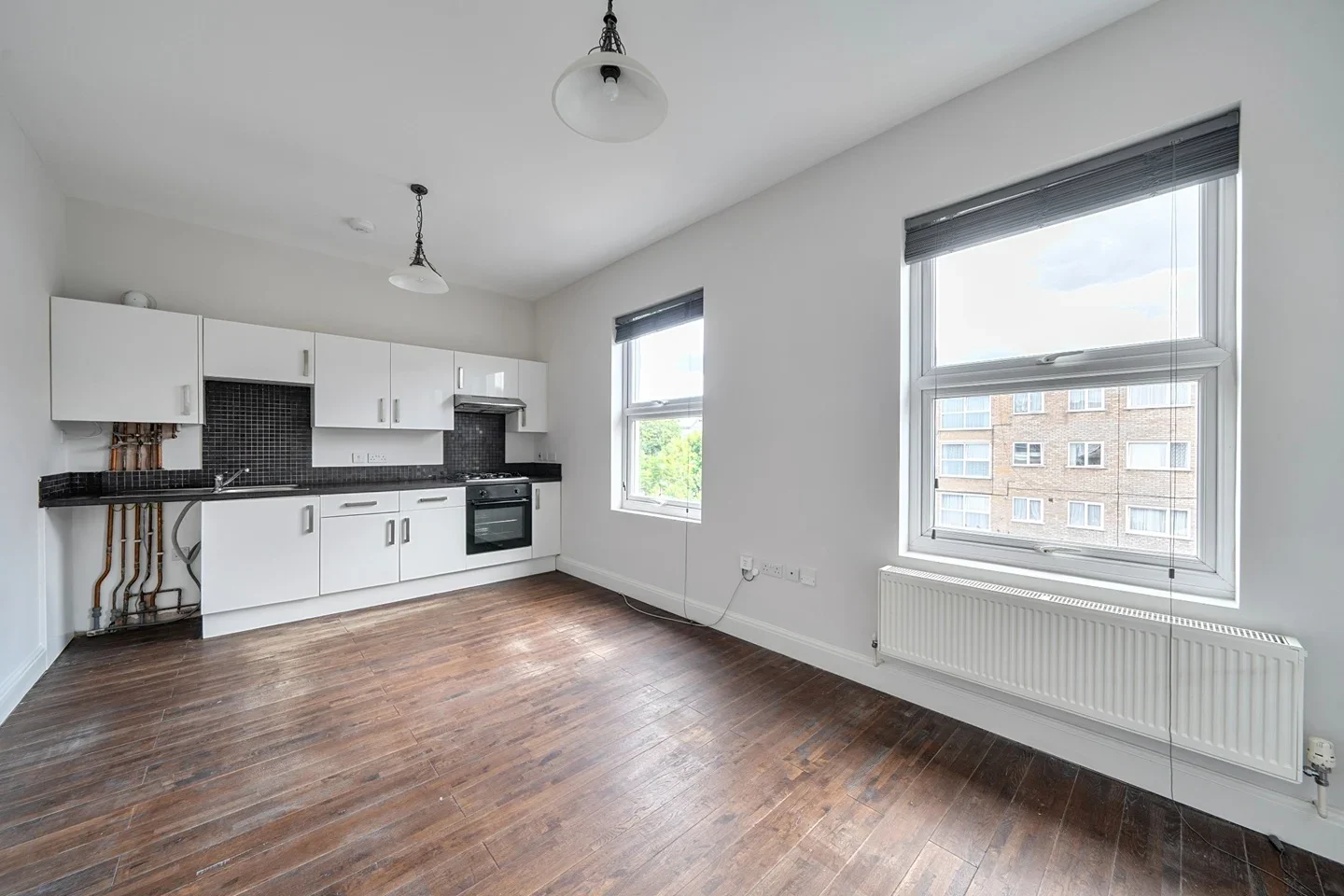 Flat Clarence Road in Greater London
