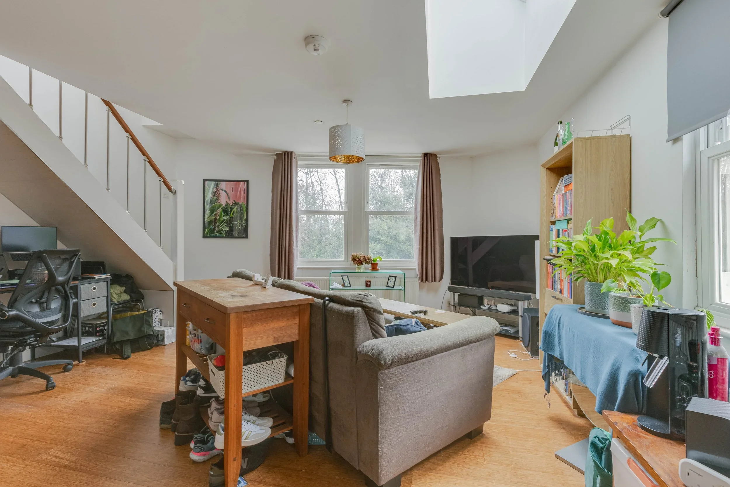 Flat Springbank Road in Greater London