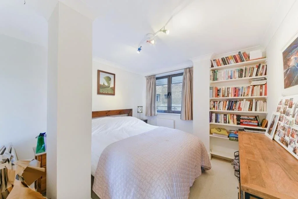 Flat Cumberland Mills Square in Greater London