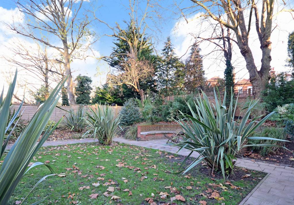 Flat Finchley Road in Greater London