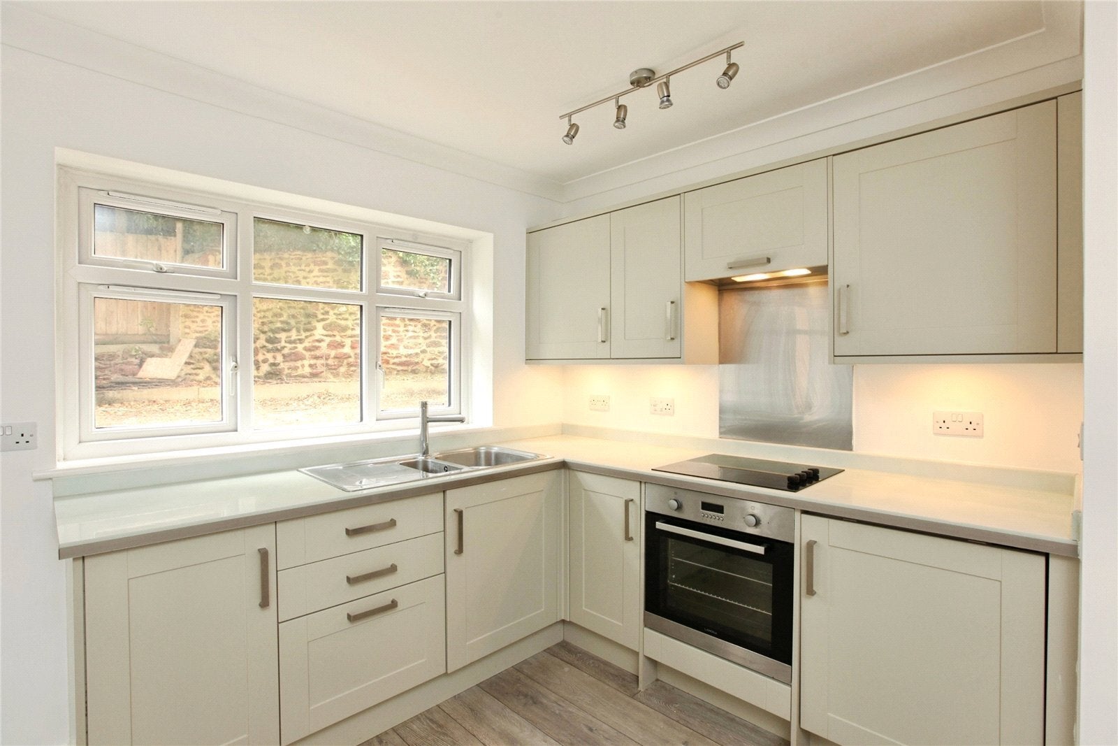 Flat Rousdown Road in Torquay