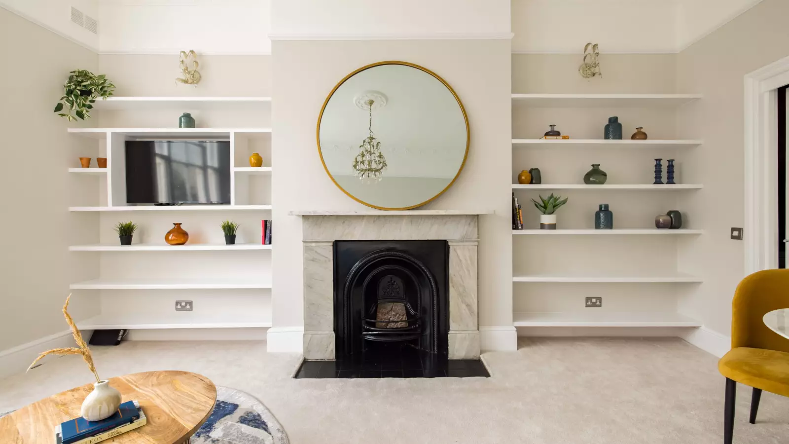 Flat Eardley Crescent in Greater London