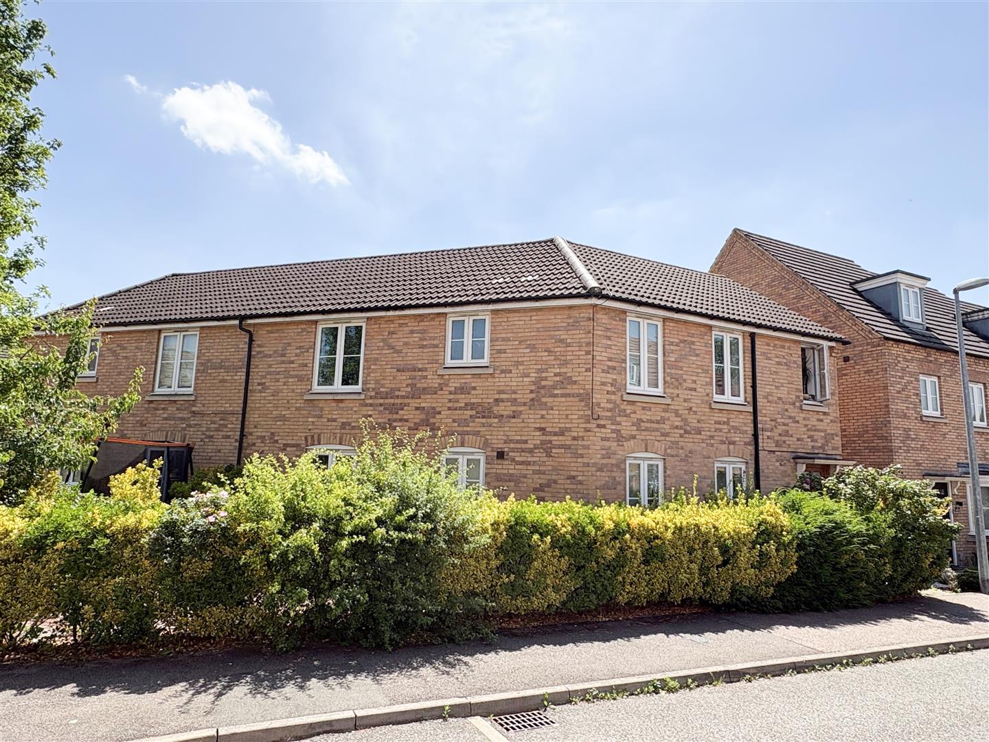 Flat Kingfisher Drive in Leighton Buzzard