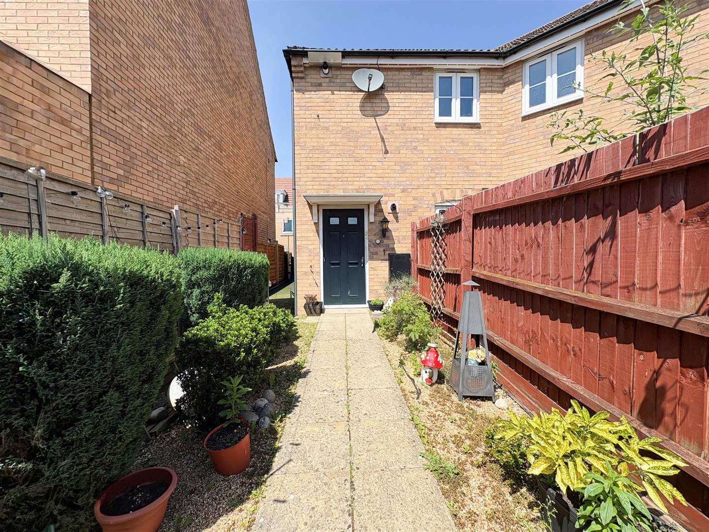 Flat Kingfisher Drive in Leighton Buzzard