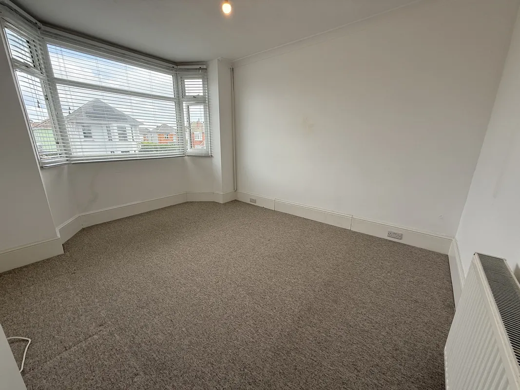 Flat Southill Road in Bournemouth