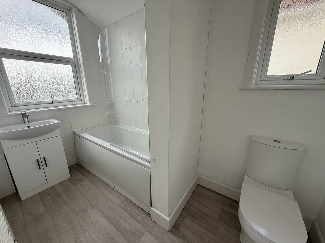 Flat Southill Road in Bournemouth