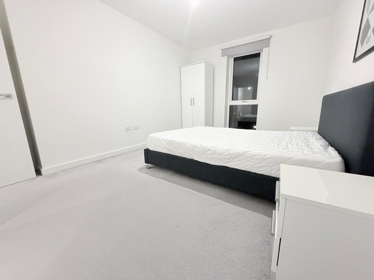 Flat Hampden Road in Greater London