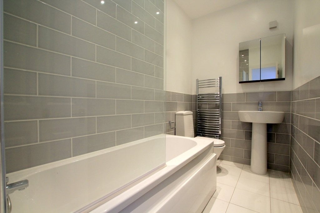 Flat Trentham Street in Greater London