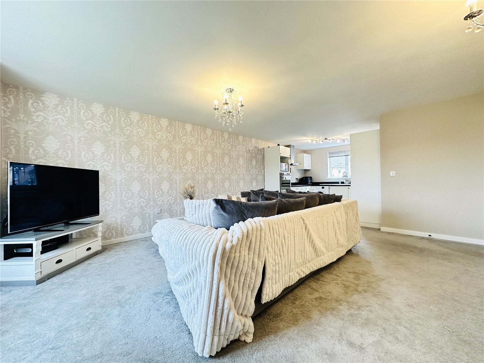 Flat Broadlands Views in Leeds