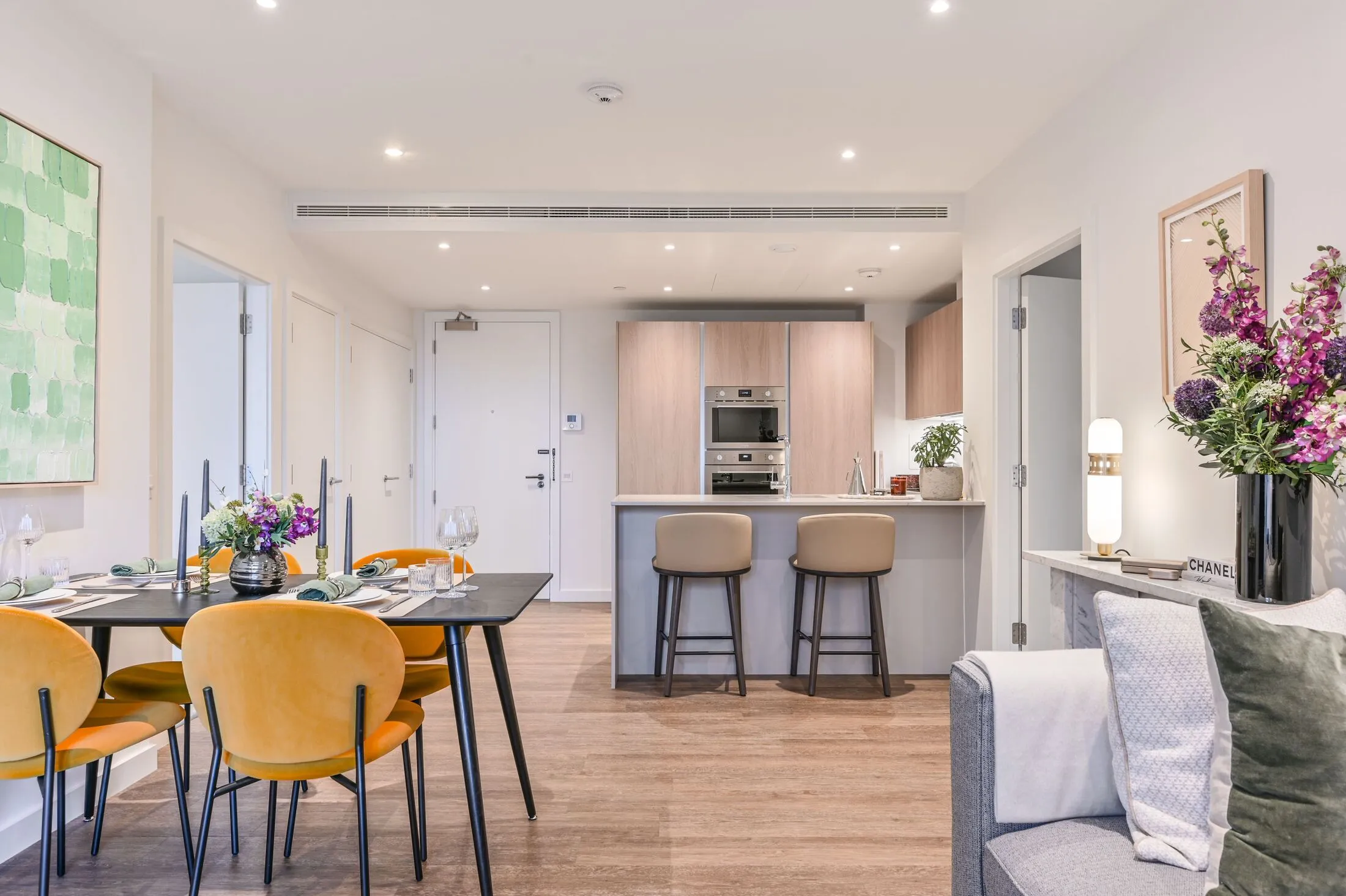 Flat Nine Elms Lane in Greater London