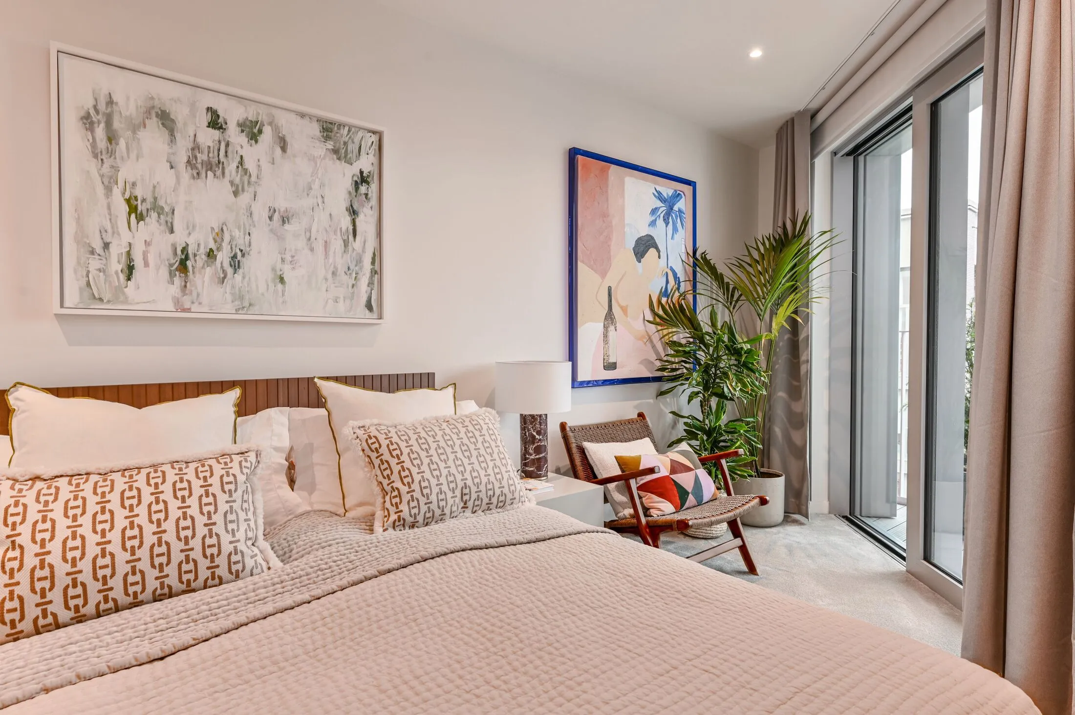Flat Nine Elms Lane in Greater London