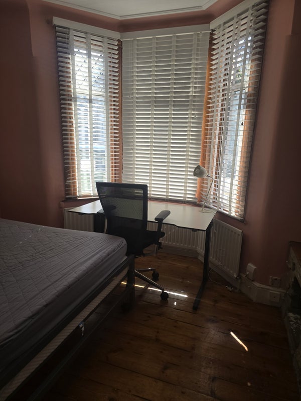 Room Boston Road in Greater London
