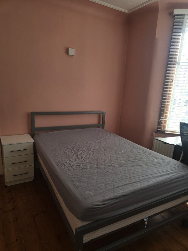 Room Boston Road in Greater London