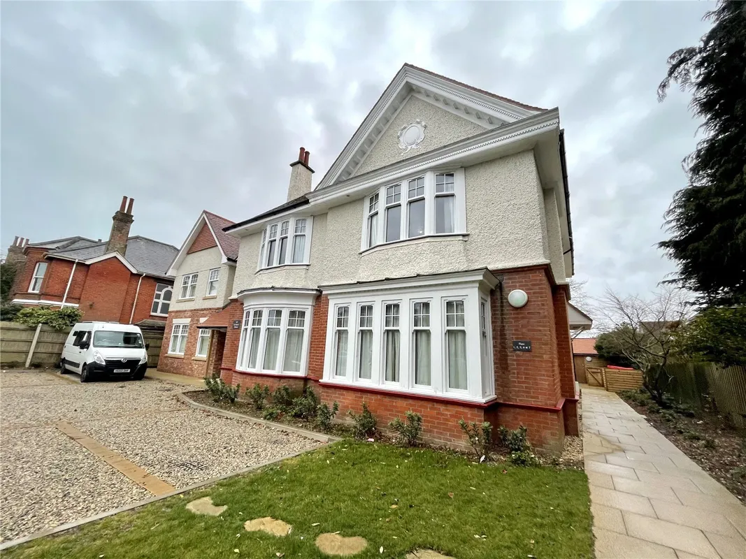 Flat Ascham Road in Bournemouth