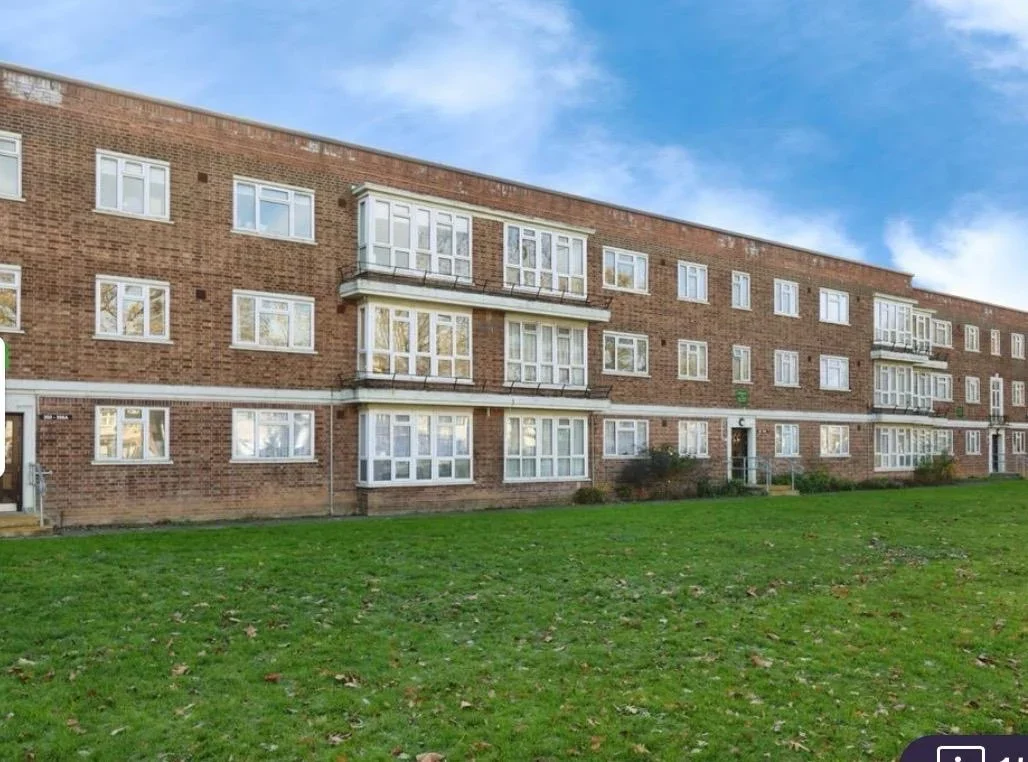 Flat Longbridge Road in Greater London