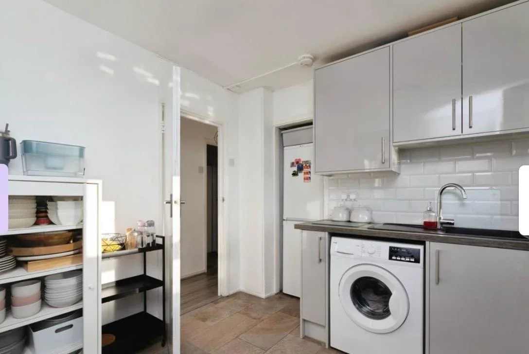 Flat Longbridge Road in Greater London