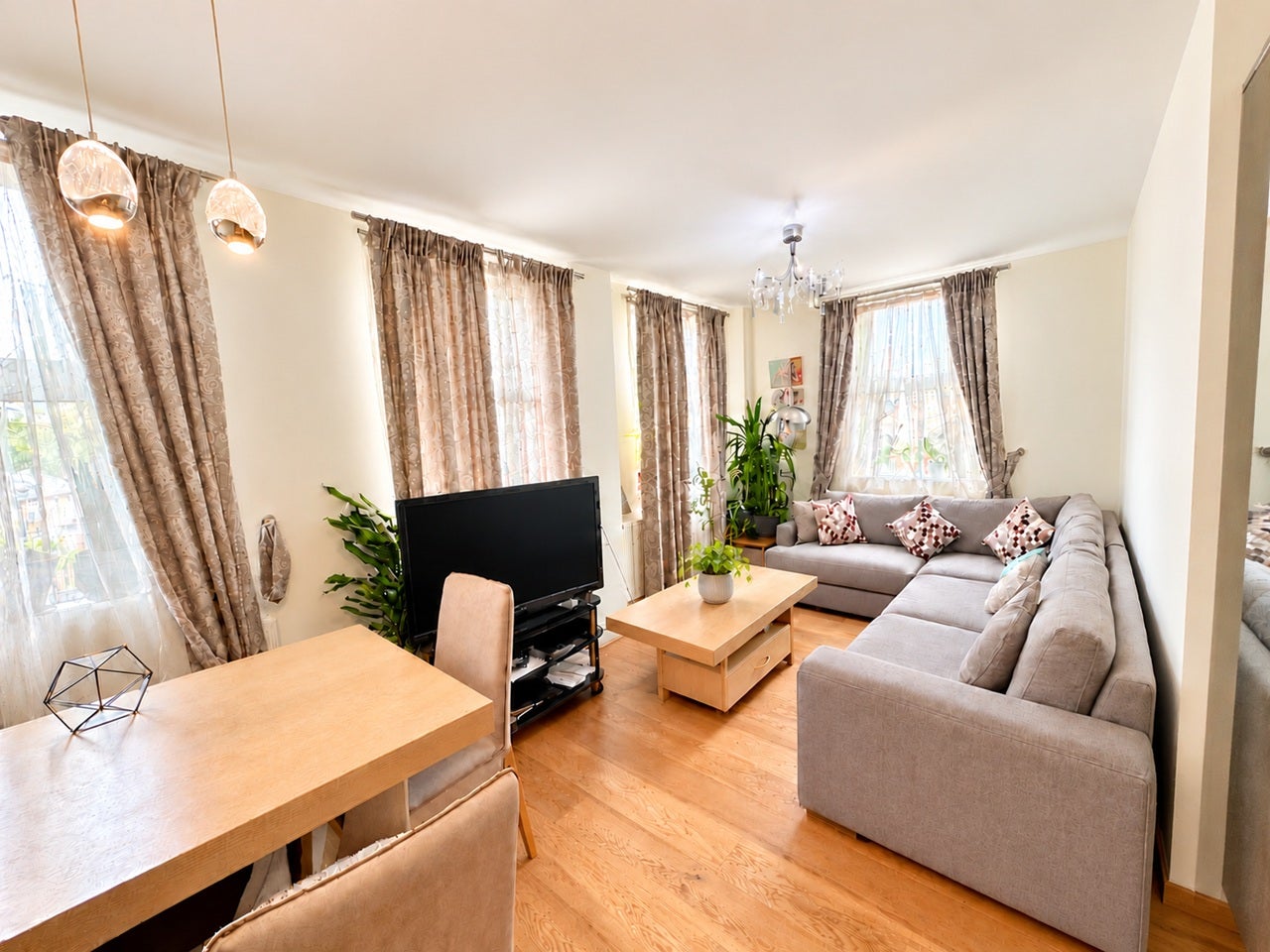 Flat London Road in Greater London