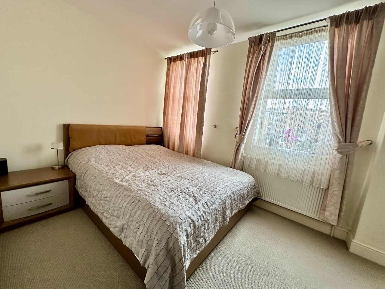 Flat London Road in Greater London