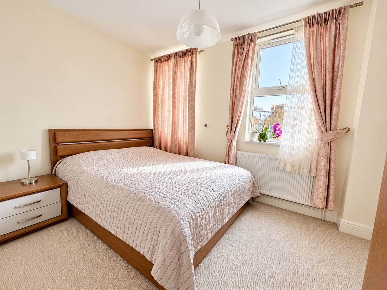 Flat London Road in Greater London