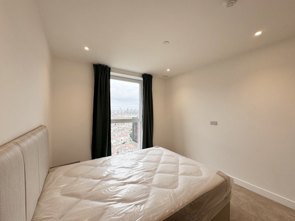 Flat Abbeydale Road in Greater London