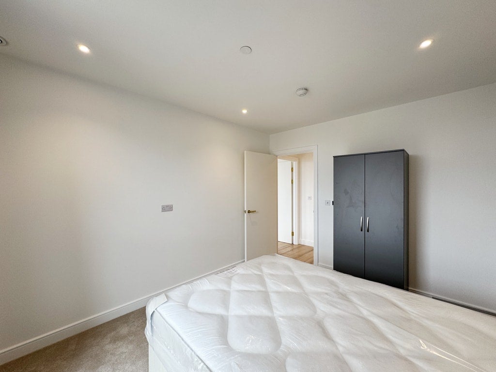 Flat Abbeydale Road in Greater London