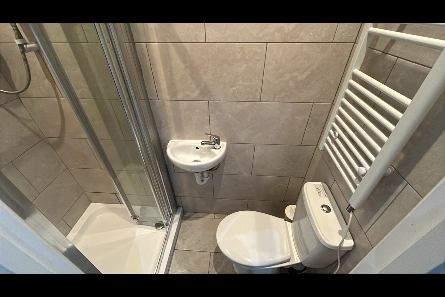 Flat Hazelbank Road in Greater London