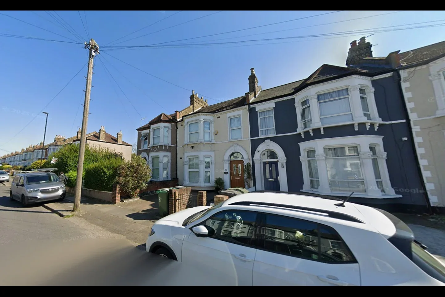 Flat Hazelbank Road in Greater London