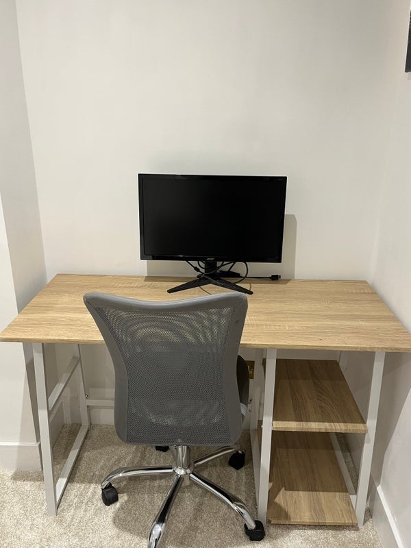 Room Longley Road in Greater London