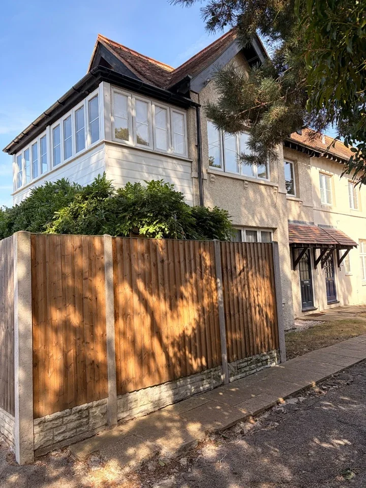 Flat Burfield Road in Old Windsor