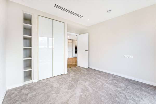 Flat Michael Road in Greater London